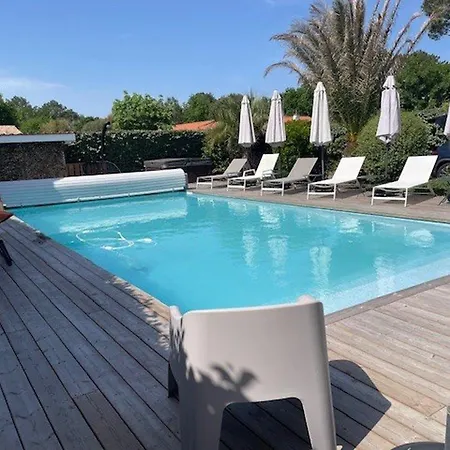 Maison Avec Piscine Chauffee - 8 Pers. - Fr-1-878-5 Villa *